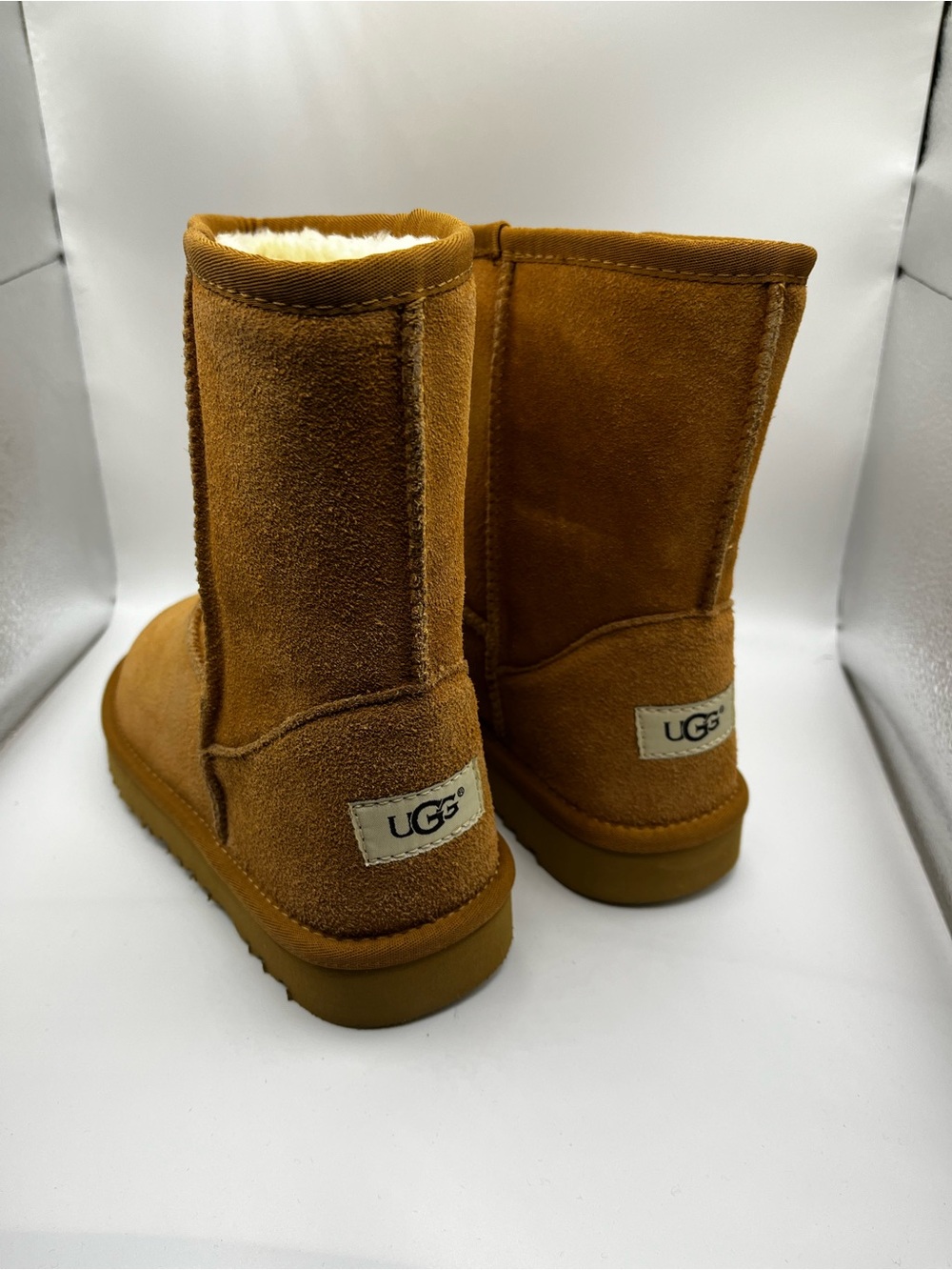 UGG Classic Short Boots - Chestnut Suede